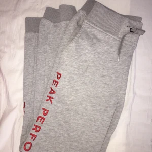 Peak performance  - Ny skick. Stolek 150 / Xs. 400:-