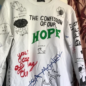 Klotter Sweatshirt  - Perfekt oversize tröja med massa roliga bilder och quotes❤️ Köparen står för frakt💕 Skriv gärna om du är intresserad!