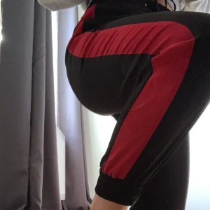 Byxor med röd rand - True to size🙉 och väldigt sköna🌼