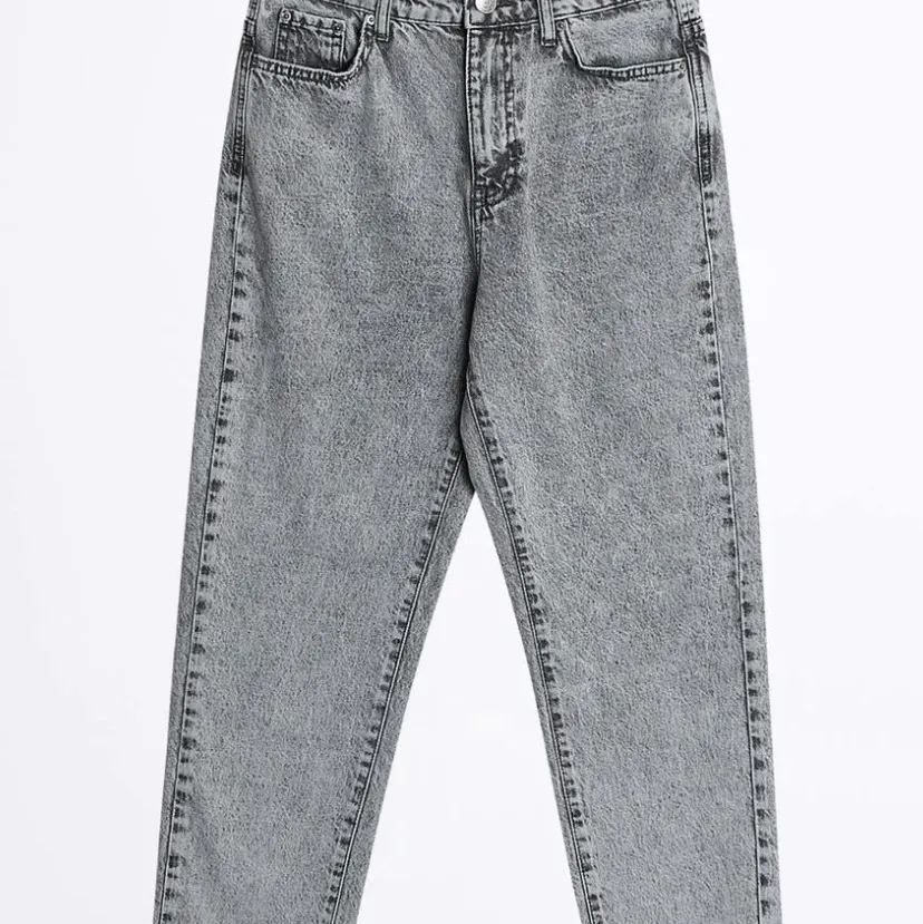 Gina jeans dagny mom jeans , Använt fåtal gånger. Jeans & Byxor.