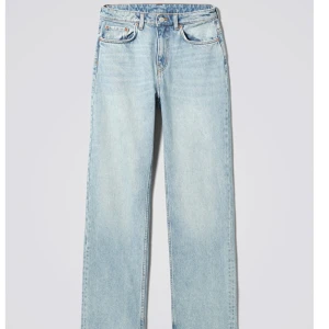 High Straight Jeans - Voyage High Straight Jeans, i spring blue färg. Använt ett par gånger men är i bra skick. Nypris (500kr). Frakt ingår.