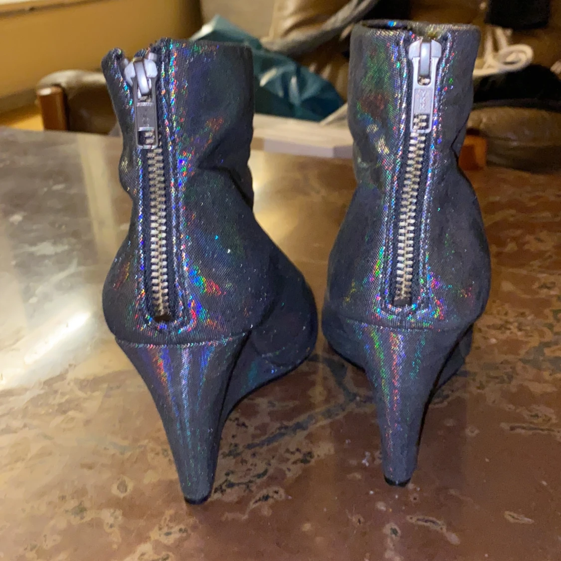 Glittriga högklackade skor - 90