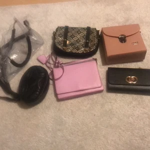 Axelväskor  - Säljer mina axelväskor då jag har platsbrist. De är använda ett antal gånger men är i bra sick. Ni får jättegärna sätta bud på väskorna🥰 köparen står för frakten 