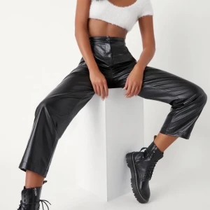 Skinnbyxor - Skinnbyxor i storlek xs som är stora i storleken! Passar dig med s/m beroende på hur du vill att de ska sitta 