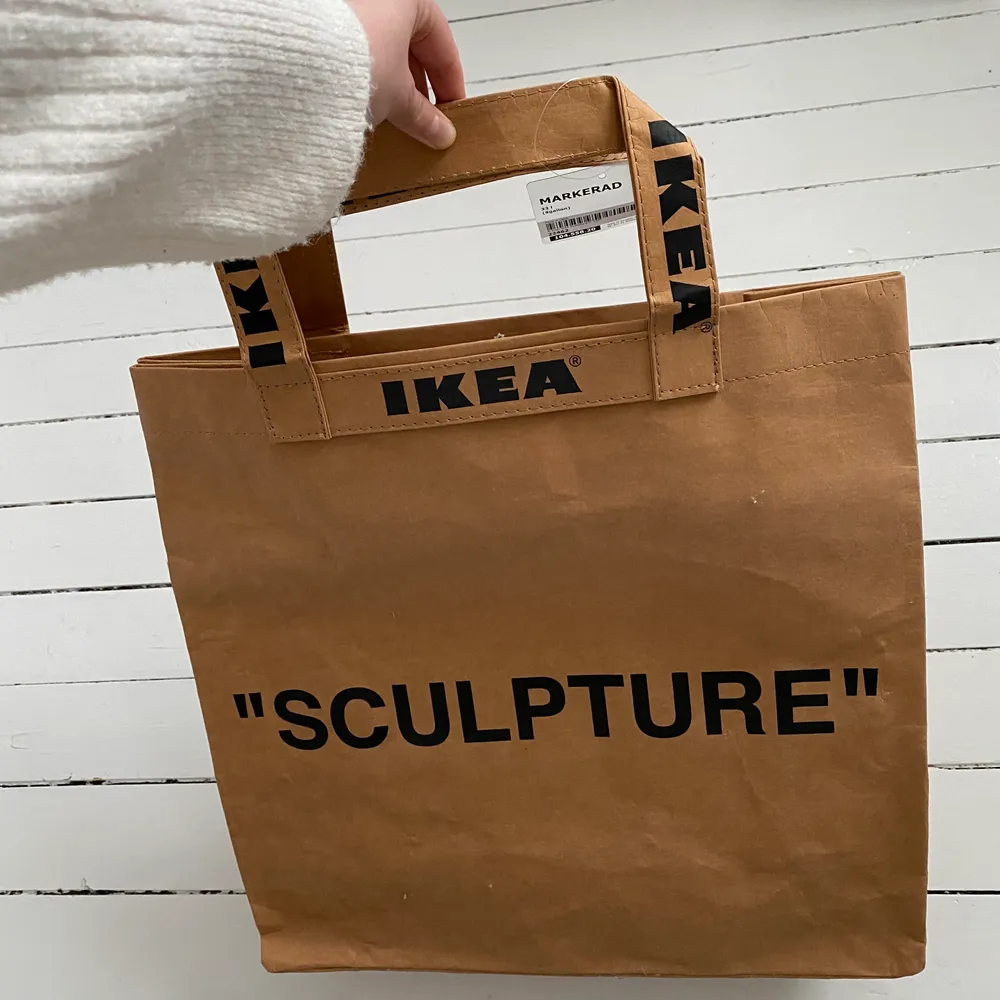 IKEA x off-white påse. frakt 59 kr 🤗 . Väskor.