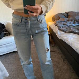 Jättesköna jeans från Gina tricot💞 köparen står för frakt