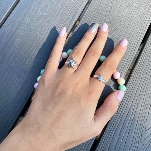 Ringar  - Superfina justerbara ringar som jag gjort själv! Mer finns hos @tinsel.uf på instagram! ✨🤍 49kr/styck!