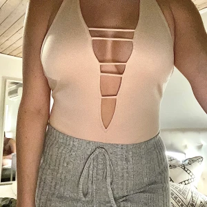 Nude body - Snygg body som har öppen rygg. Funkar super som partytop! 💃