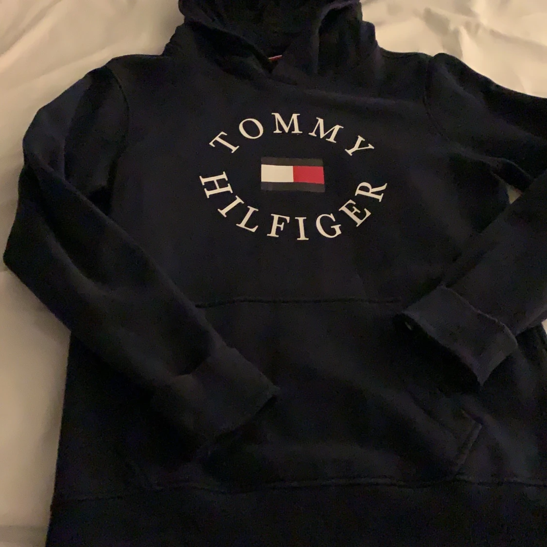 Marinblå Tommy Hilfiger hoodie - 90