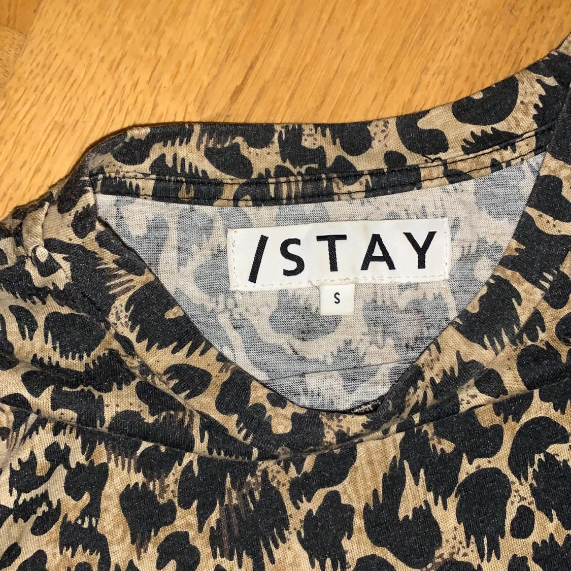 leopardmönstrad t-shirt - 90