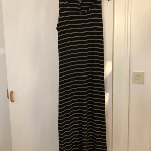 Långklänning  - Långklänning i strl m, helt ny! 