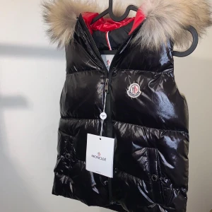 Jackor och kläder  - Märkes Jackor och kläder för både barn och vuxna. Besök gärna vår hemsida på Facebook ( Brands of Sweden) för att se mer kläder. 