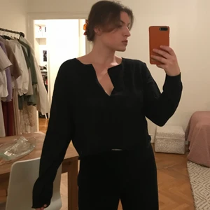 Tiger of sweden tröja  - Tiger of sweden tröja i svart. Väldigt bra skick. Använt ca 2 ggr 