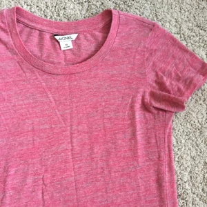  - Rosa t-shirt. Plus frakt. Betalning via swish.