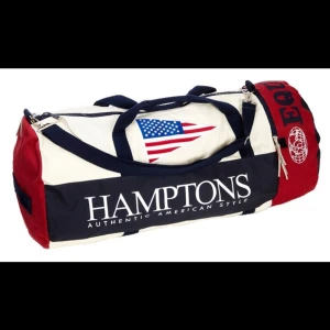  - Äkta hamptoms väska. Rymlig väska i 100% kraftig bomullskanvas med rejäl sidoficka, marin/röd/sand. Axelrem ingår. 70x43x35cm. Använd 3 gånger.  Ny pris: 1 945kr