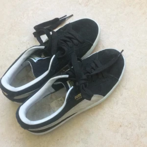  - Klassiska Puma skor i skinn. Bra skick. Köparen betalt frakt 