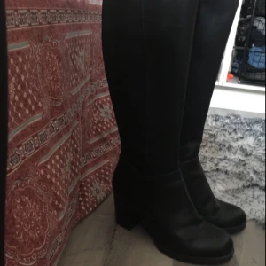  - Äkta skin stövlar, använda ute 2 gånger 