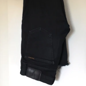  - Jättesnygga jeans från nudie. Avklippta, går till ankeln på mig som är 1.60