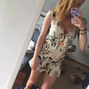  - Söt jumpsuit använd 4 gånger 