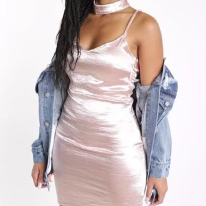  - Byter mot en i guld eller silver i tajtare modell. Möts upp i sthlm