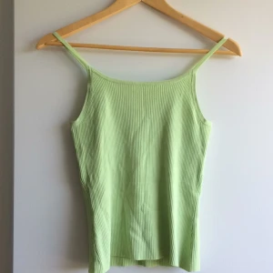  - Grönt linne från second hand. 