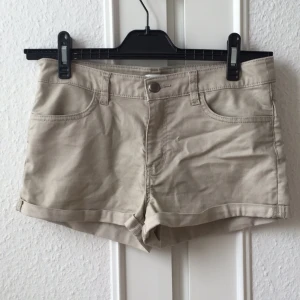  - Snygga, stilrena shorts som passar vid alla tillfällen. Från Forever 21, använda ett par gånger men superfint skick. 