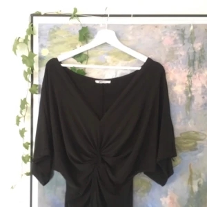  - väldigt smickrande vadlångklänning🦂 använd en gång 