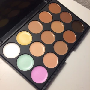  - Concealer och contouring palett! Aldrig rörd.