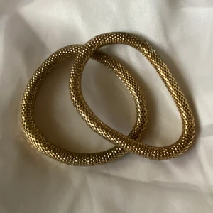 Vintage armlänkar - Armband vintage i guldfärg, ej äkta guld. Viss slitning på ena länken se tredje bilden. 