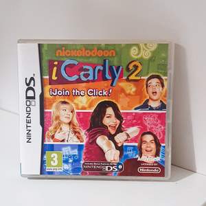 Hej! Säljer mitt iCarly iJoin the Click till Nintendo DS, som även fungerar till 3DS. Kommer garanterat ge galen nostalgi, dessutom är skådespelarna i serien voice actors till huvudkaraktärerna. Spelet säljs inte längre i Sverige, jag har även testat det, fungerar perfekt! :)