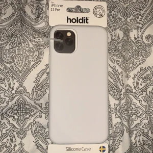 Holdit skal vit - Holdit skal vit iPhone 11 Pro. O öppnat o nytt. Säljer pga att jag köpte fel storlek. Pris- 90kr 