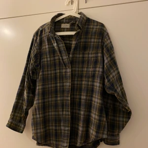 Flanellskjorta  - Fin flanellskjorta köpt på Beyond Retro 🥰 Strl L 💕 