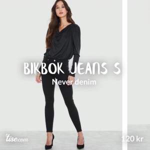 Fina Never denim jeans från bikbok som sitter jätte bra och inte för långa på benen , andvända fåtal gånger 😘 