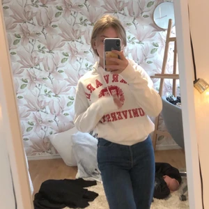 Vit hoodie  - Skön vit hoodie från hm i storlek xs🧸💗 priset går att diskutera✨