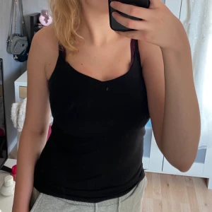 Linne - Säljer detta svarta linnet. Näst intill aldrig använd. Du står för frakten!