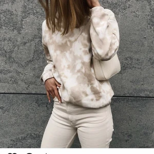 Tiedye / batik sweatshirts  - Jag och mitt uf-företag jag är med i tillverkar sweatshirts med tiedyetryck i olika färger. (Beige, blå , rosa) i herr och damstorlekar mellan xs-xl. 249kr styck. In och följ här på plick @toptiefashionuf eller beställ via min dm ! Vi möts upp i Linköping, Norrköping och fraktar även med postnords spårbara frakt till ett totalt pris på 299kr