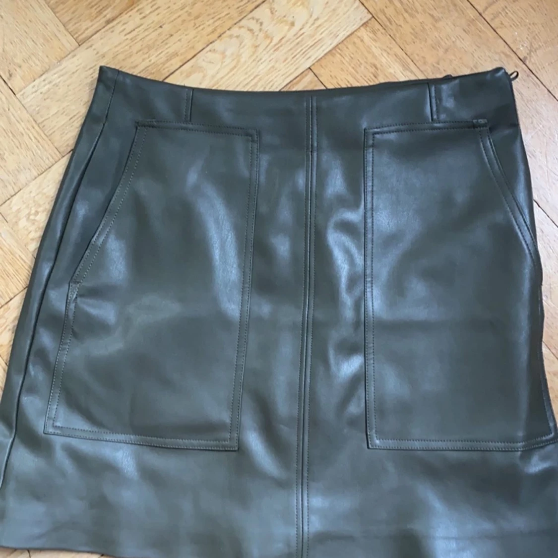 Fejkskinn-kjol från h&m