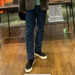 Levis 501 strl 32/32 (upplagda till ~32/31) - Säljer dessa då de är för stora. Knappt använda mörkblåa 501or.