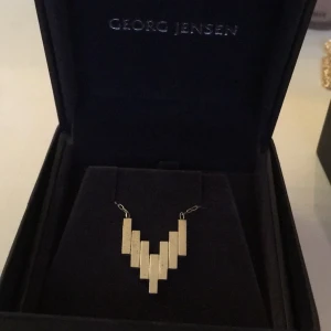 Georg Jensen halsband. Finns ej att köpa längre - Använd 2 gånger. Går ej att få tag på längre, inköpt ca 2014.