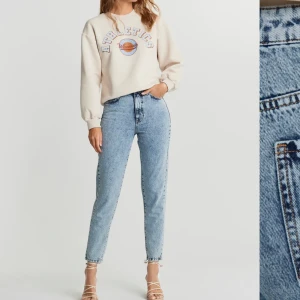 Jeans Gina tricot  - Säljer dessa från Gina tricot då jag bara använt dem några gånger men känner inte att dem behövs mer.                           Köpta för 500kr 