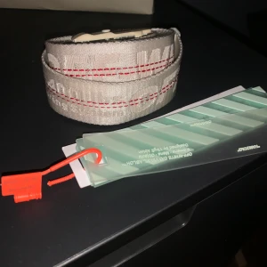 Off-White belt - 8/10 tags finns. Skriv era pris i kommentarerna