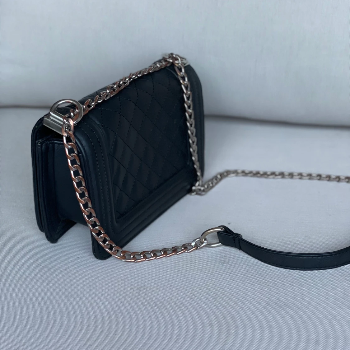 Svart crossbody väska - 90