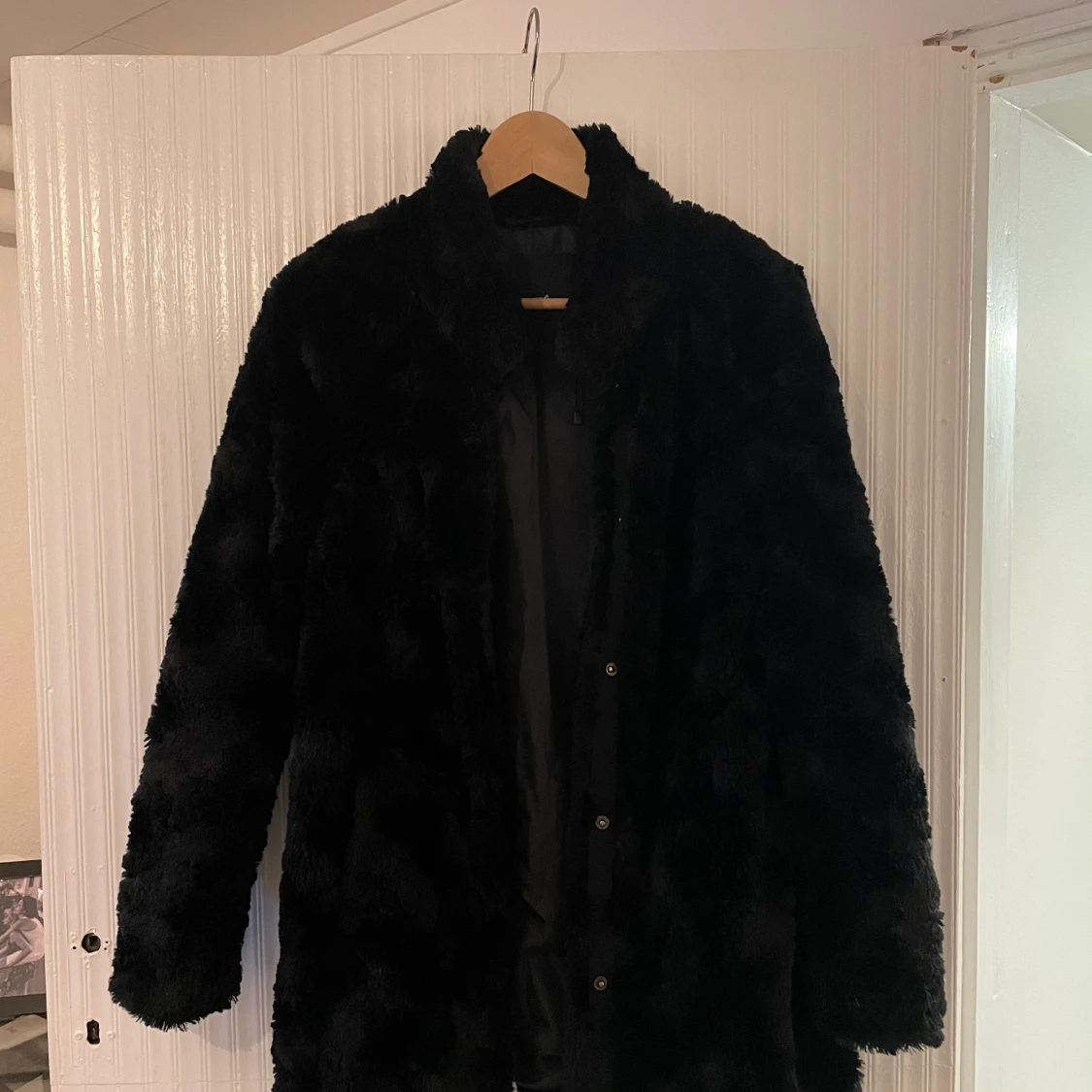 Svart kappa ifrån John och Jonna