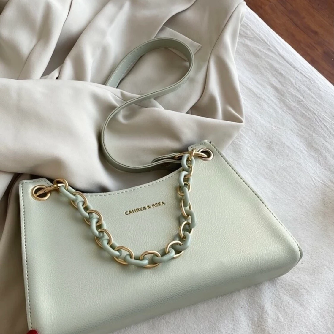 Axelväska mintgrön 