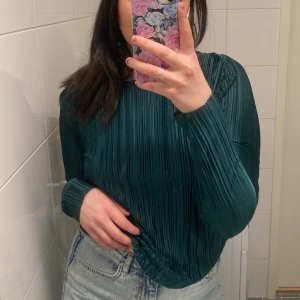 Grön topp med öppen rygg - Grön topp med öppen rygg💚