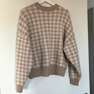 Superfin tröja från hm - Supermysig och varm tröja från hm som tyvärr inte kommer till användning. Storlek M. Frakt tillkommer på 60kr