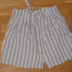Grey and white skirt for the summer. Size s/m 