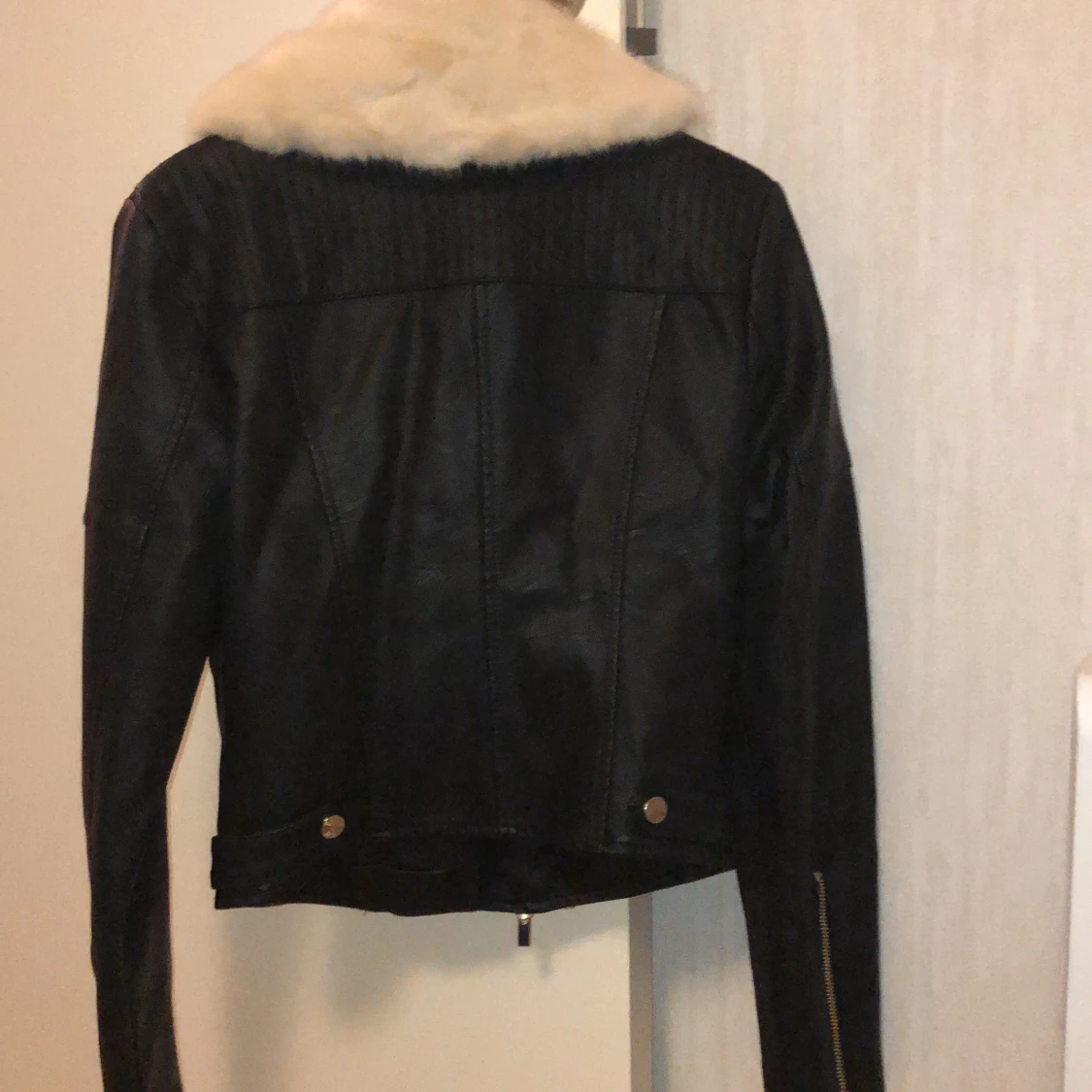 Skinnjacka med päls som går att ta av - 90