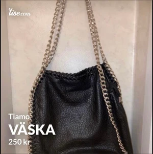 Väska - Väska köpt från scorett i märket Tiamo.  Nypris 500kr. Köparen står för frakten som ligger på 95kr. Den finns annars att hämta i Växjö.  Den är även upplagd på andra sidor och bilderna är tagna från mitt Tise konto vill ni ha mer bilder så bara hör av er 🤎