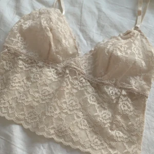 Bralette/topp - En söt bralette/topp, hittar inte storlek med skulle säga S. 
